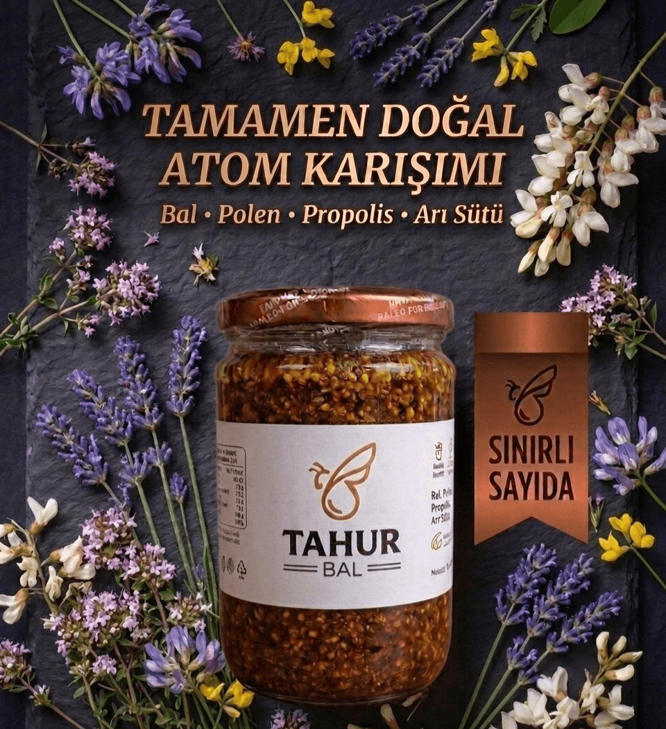 Kaşıkta koyu renkli özel atom arı ürünü karışımı
