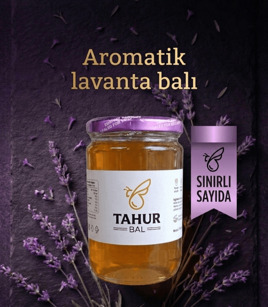 Mor lavantalar yanında cam kavanozda lavanta balı